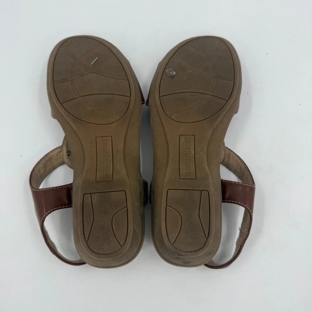 Naturalizer Xeeko Sandals Womens Size 7.5M Brown Studded Open Toe Hook & Loop